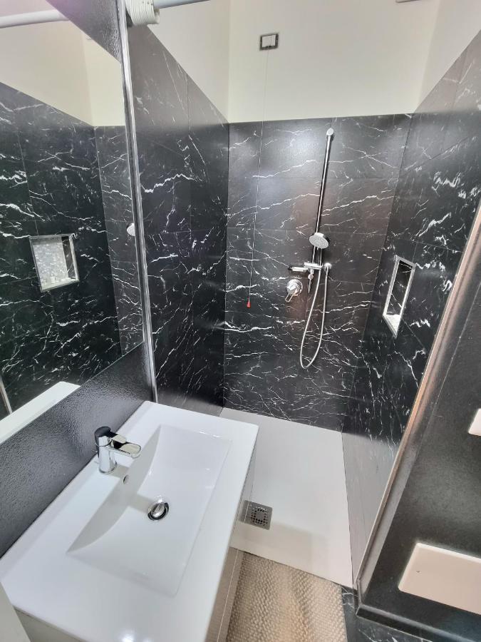 Entos Suite كالياري المظهر الخارجي الصورة